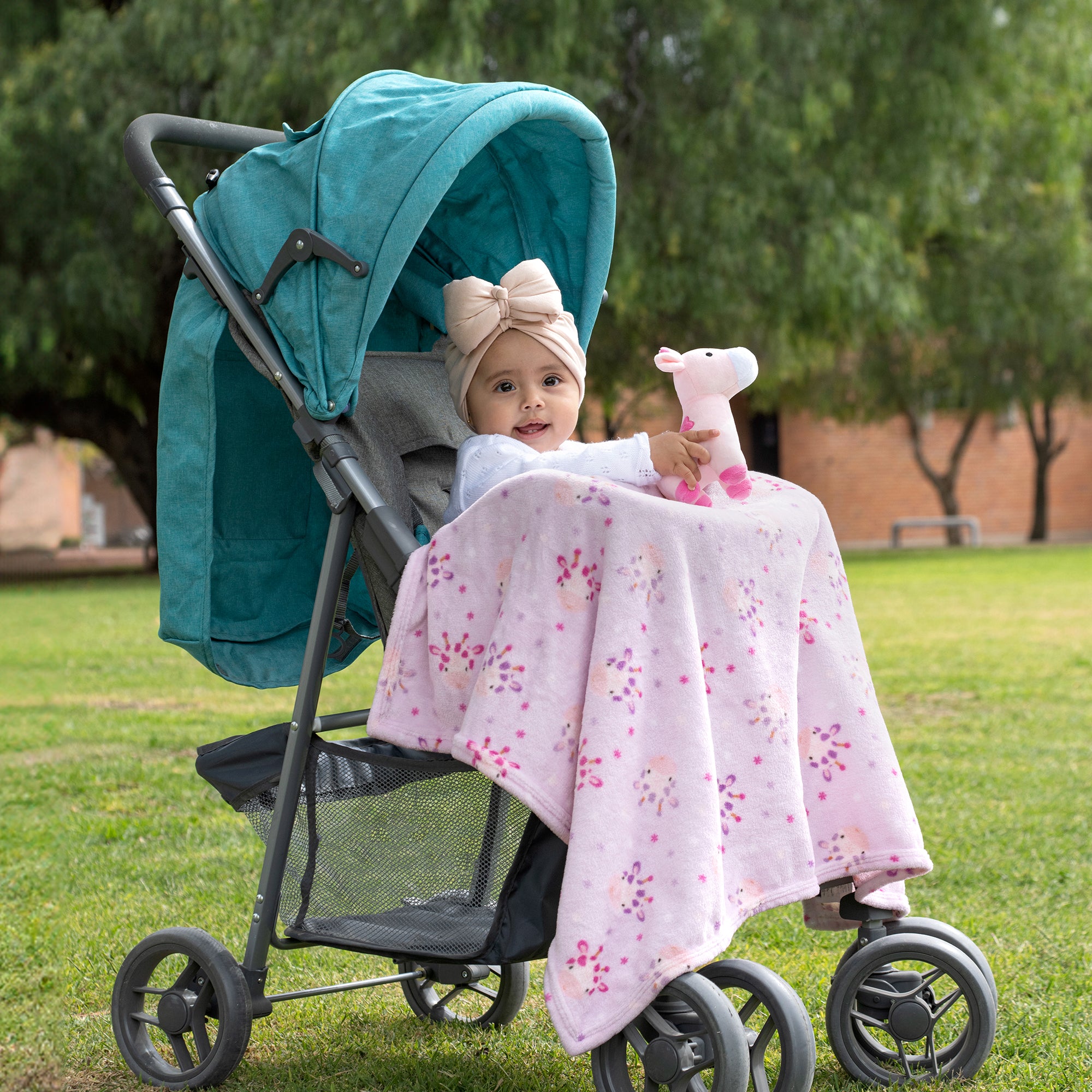Vianney Light Giraffe Baby Blanket